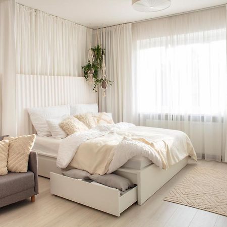 Light Room By Zoom Apartments Bratislava Ngoại thất bức ảnh