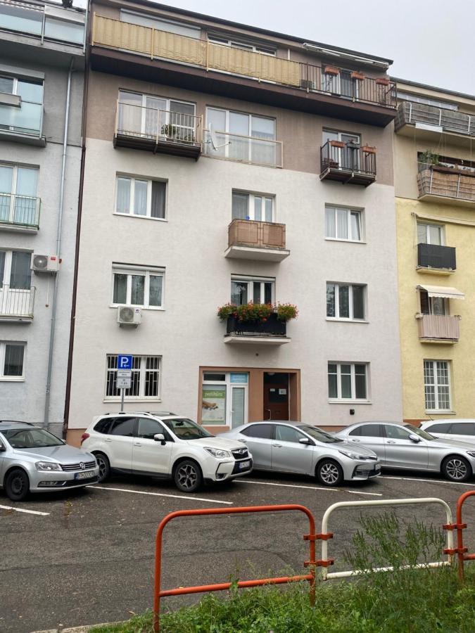 Light Room By Zoom Apartments Bratislava Ngoại thất bức ảnh